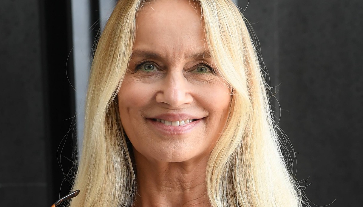 “Non è mai troppo tardi”: Gloria Guida torna a recitare (con un nuovo look)