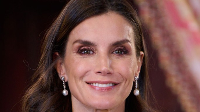 Letizia di Spagna, come indossare i jeans a 50 anni e sembrare più magra e giovane