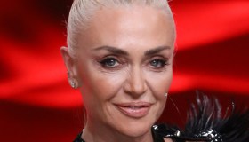 Paola Barale: gli esordi, l’addio alla tv e gli amori di cui non vuole più parlare