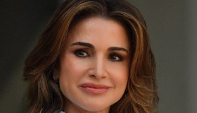 Rania di Giordania è inarrivabile, Camilla si veste come lei ma non ce la fa