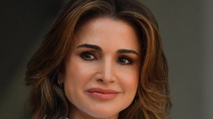 Rania di Giordania è inarrivabile, Camilla si veste come lei ma non ce la fa