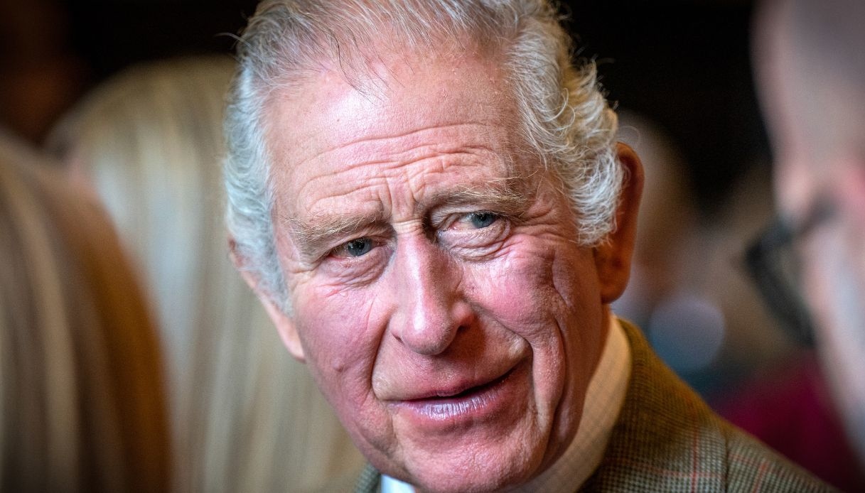 Re Carlo “tradisce” la Regina e Filippo. La scelta drastica sulla Monarchia