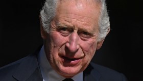 Re Carlo, preoccupazione a Palazzo: il nipote della Regina finisce in un reality