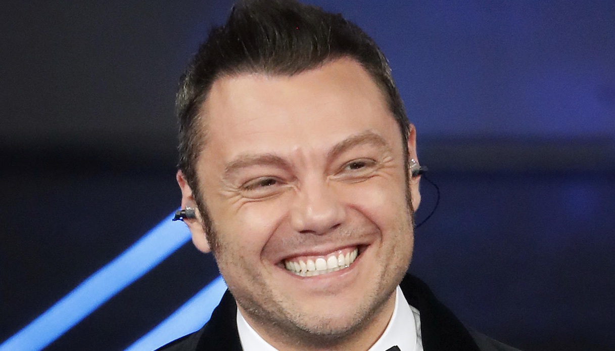 Tiziano Ferro a “Verissimo” e la sua vita da papà: “Sono nato per fare questo”
