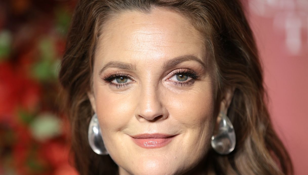 Drew Barrymore, la sua maschera viso preferita è il regalo perfetto di Natale. Costa meno di 10 euro