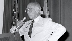 Jonas Edward Salk, la storia del medico che sconfisse la poliomielite