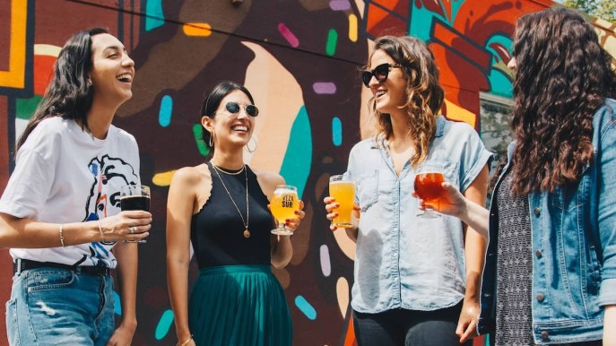 Uscire a pranzo con le amiche, le migliori idee di look