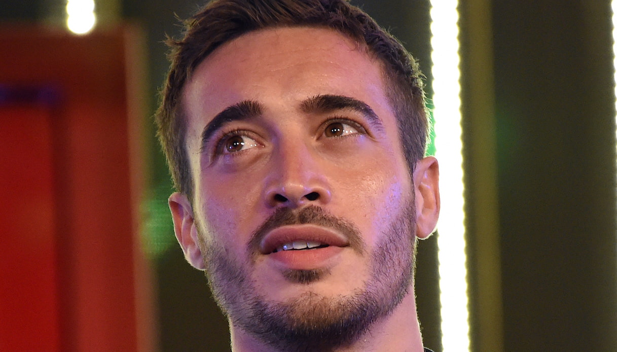 Spinalbese in lacrime al “GF Vip”: l’emozionante incontro con le donne più importanti