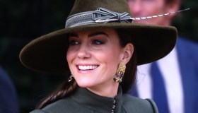 Kate Middleton, cappotto verde oliva e stivali scamosciati: un Natale country chic