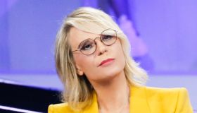 “Amici 2022”, Angelina Mango emoziona ma Maria De Filippi spacca la classe
