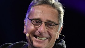 “Amore a prima vista”: Paolo Bonolis incontra il suo nipotino Sebastiano. Le foto su Instagram