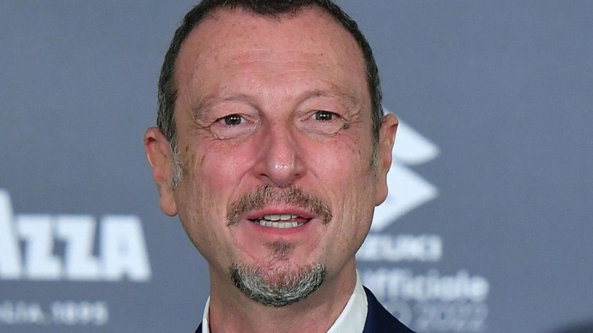 “Una mancanza di rispetto”. A Sanremo 2023 è già polemica: gli attacchi ad Amadeus