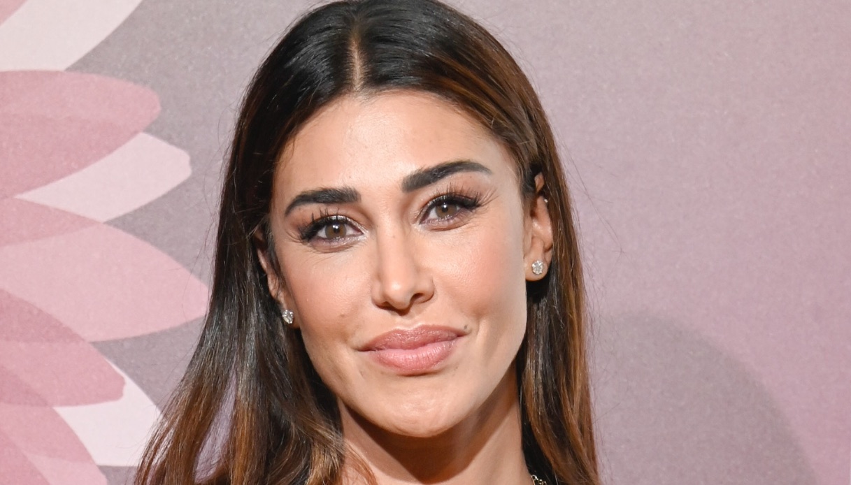 “Le Iene”, Belen come Shakira: “Sei una Twingo con le ruote bucate”