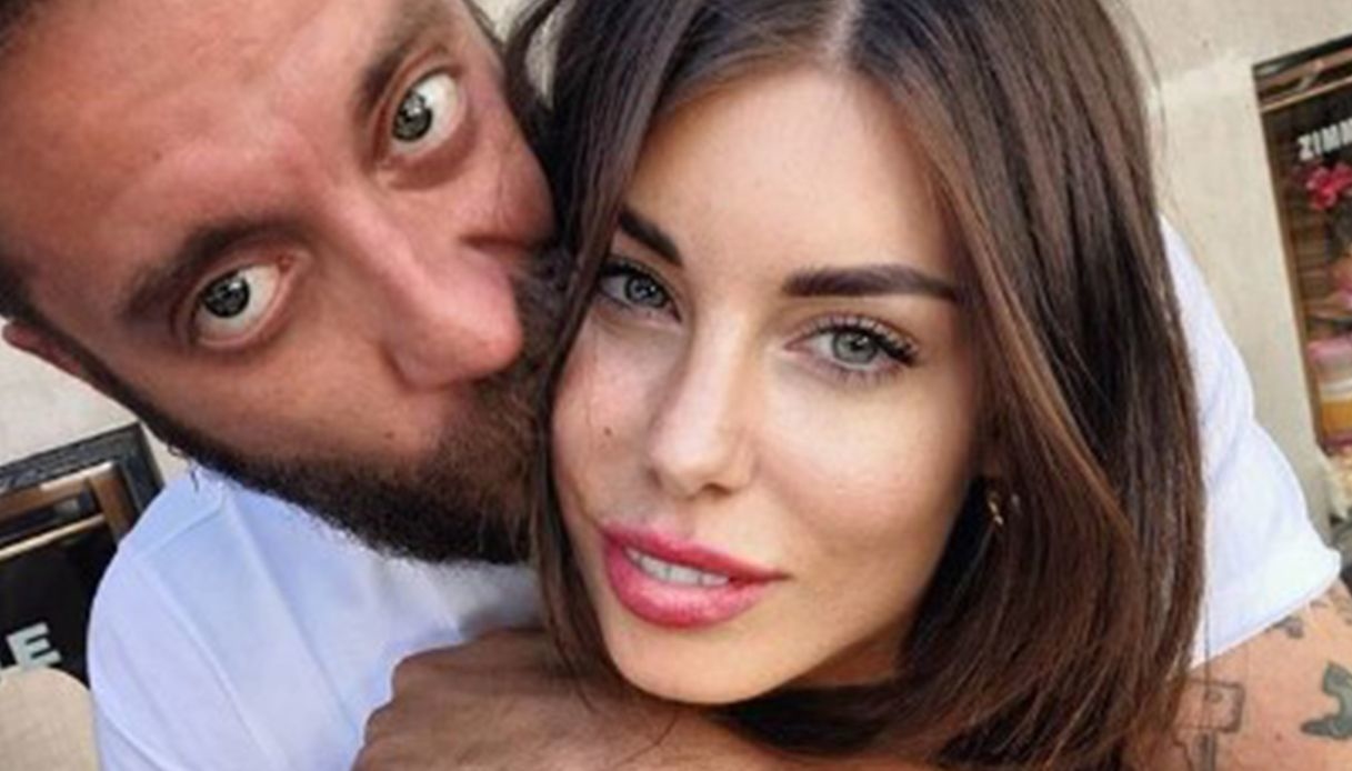 Bianca Atzei mamma, è nato Noa Alexander: l’annuncio con papà Stefano Corti