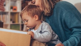 Baby box, il regalo della Finlandia ai neo genitori che piace al mondo intero