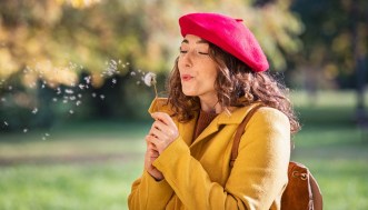 Perché il trend TikTok “Stay At Home Girlfriend” è problematico