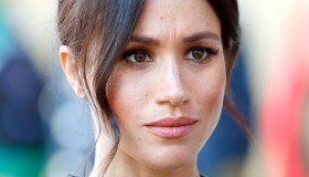 Meghan e Harry l’effetto libro è devastante. E devono ingoiare una “pillola amara”