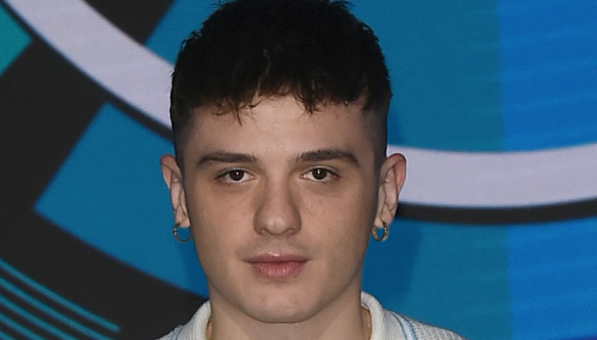 Sanremo 2023, chi è Olly che canta “Polvere”