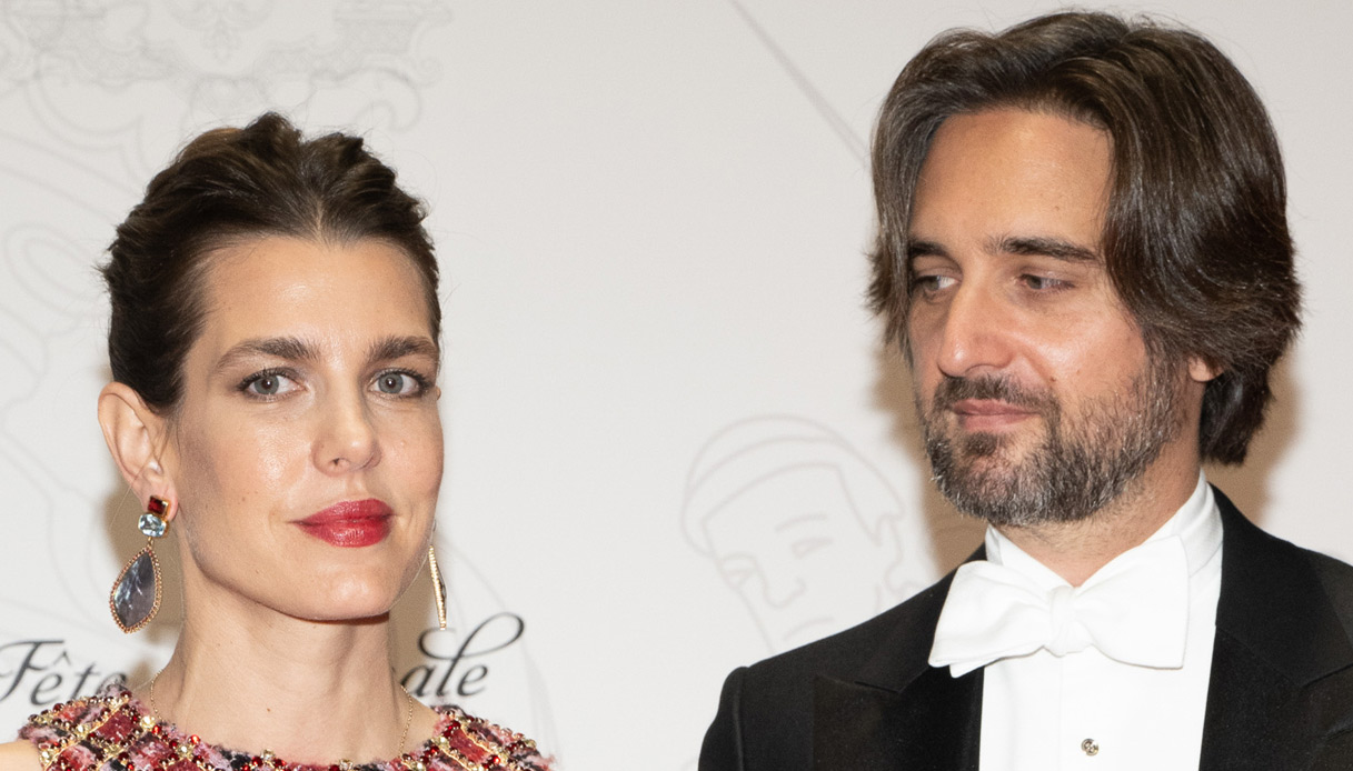 Charlotte Casiraghi incinta. “Gravidanza non gradita a Palazzo”