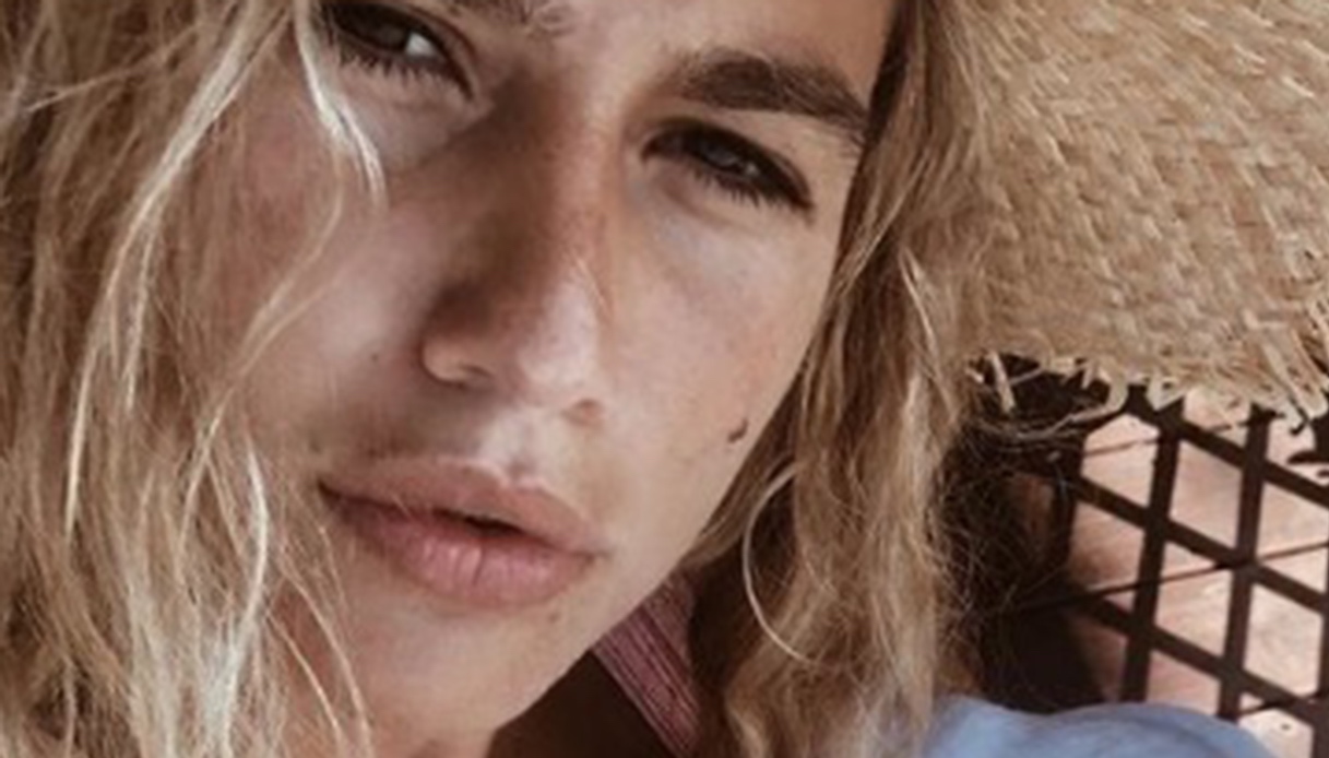 Cristina Marino, è suo il primo bikini dell’anno: splendida col pancione a Dubai