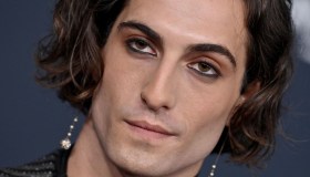 Damiano David nudo per l’annuncio di “Gossip”. La reazione di Victoria