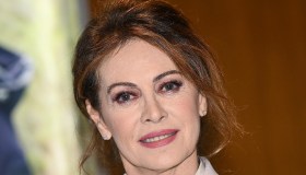 Sanremo 2023, Elena Sofia Ricci “brucia” Amadeus