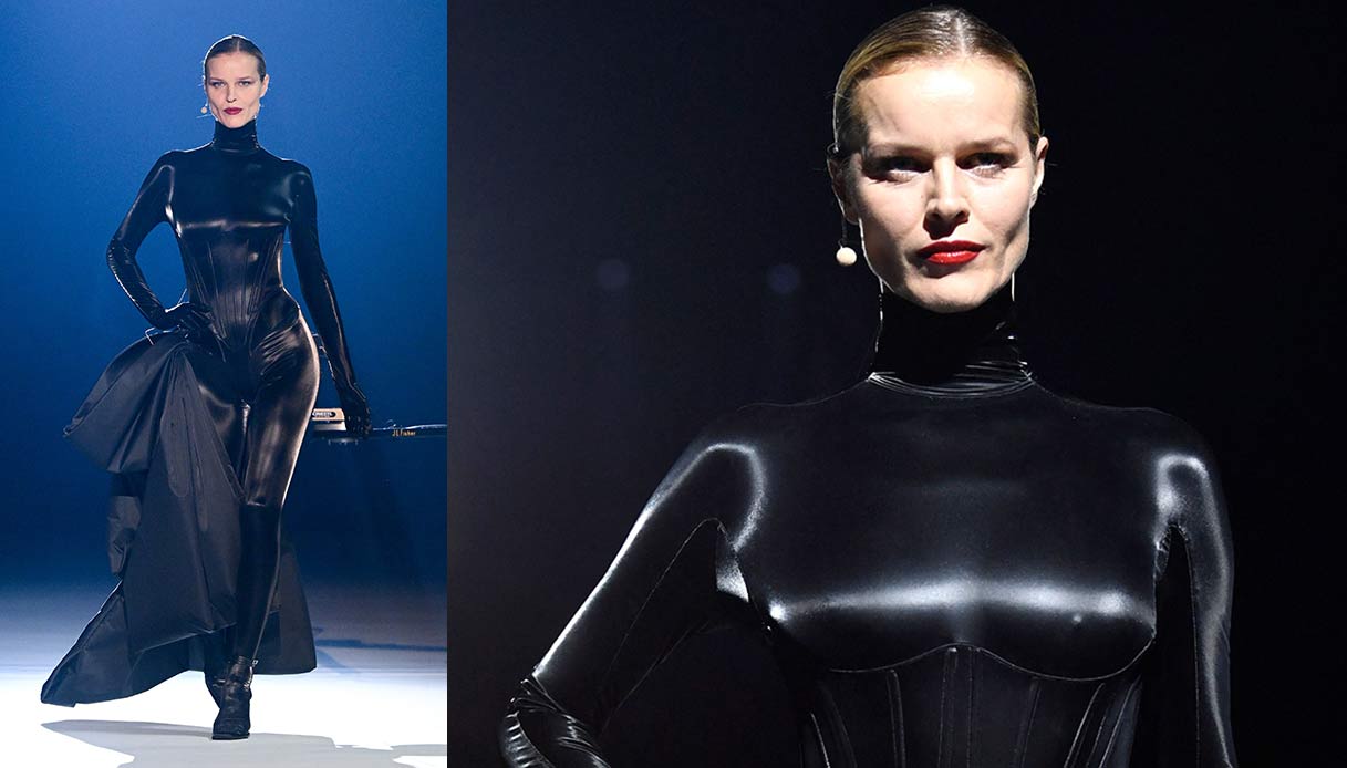 Eva Herzigova per Mugler alla Paris Fashion Week Haute Couture Spring Summer 2023