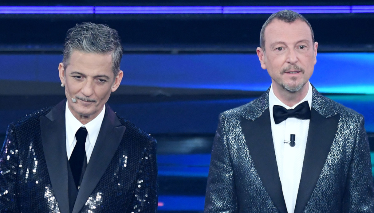 “Domenica In”, Amadeus annuncia due nuovi super ospiti. È mistero su Fiorello