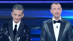 “Domenica In”, Amadeus annuncia due nuovi super ospiti. È mistero su Fiorello