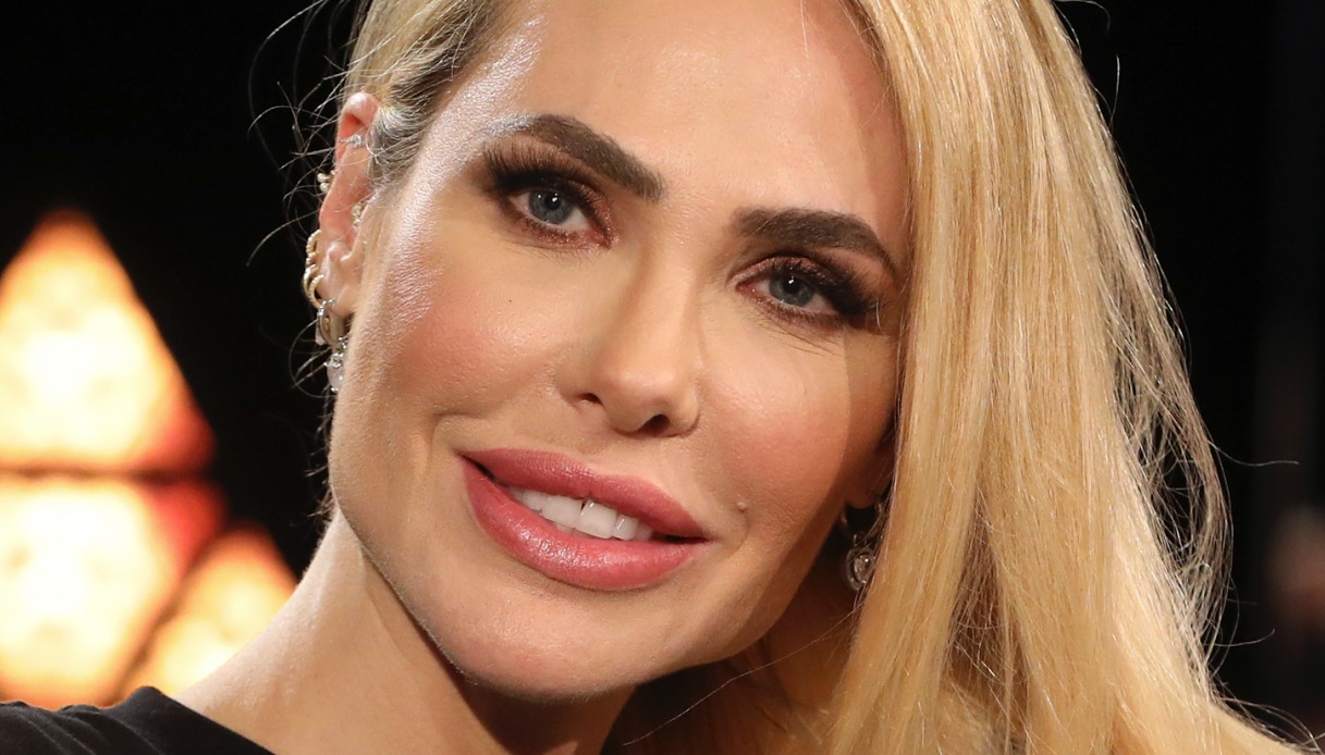 Crociera da sogno per Totti e Noemi Bocchi: Ilary replica con un look pazzesco