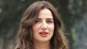 Lolita Lobosco torna e Luisa Ranieri fa impazzire con la sua gonna metal aderente