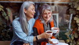 Più invecchiamo e più siamo selettive (e non sopportiamo certe persone)