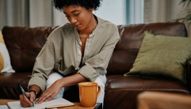 Scrivere fa bene alla salute: prendete carta e penna per scoprine tutti i benefici