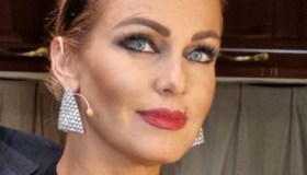 Una femme fatale al “GF Vip”: il cappello di Sonia Bruganelli è un vero tocco di classe