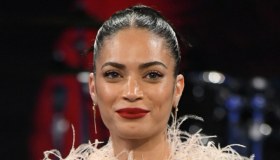 Elodie in bianco e piume è una star. Incantevole a “Che tempo che fa”