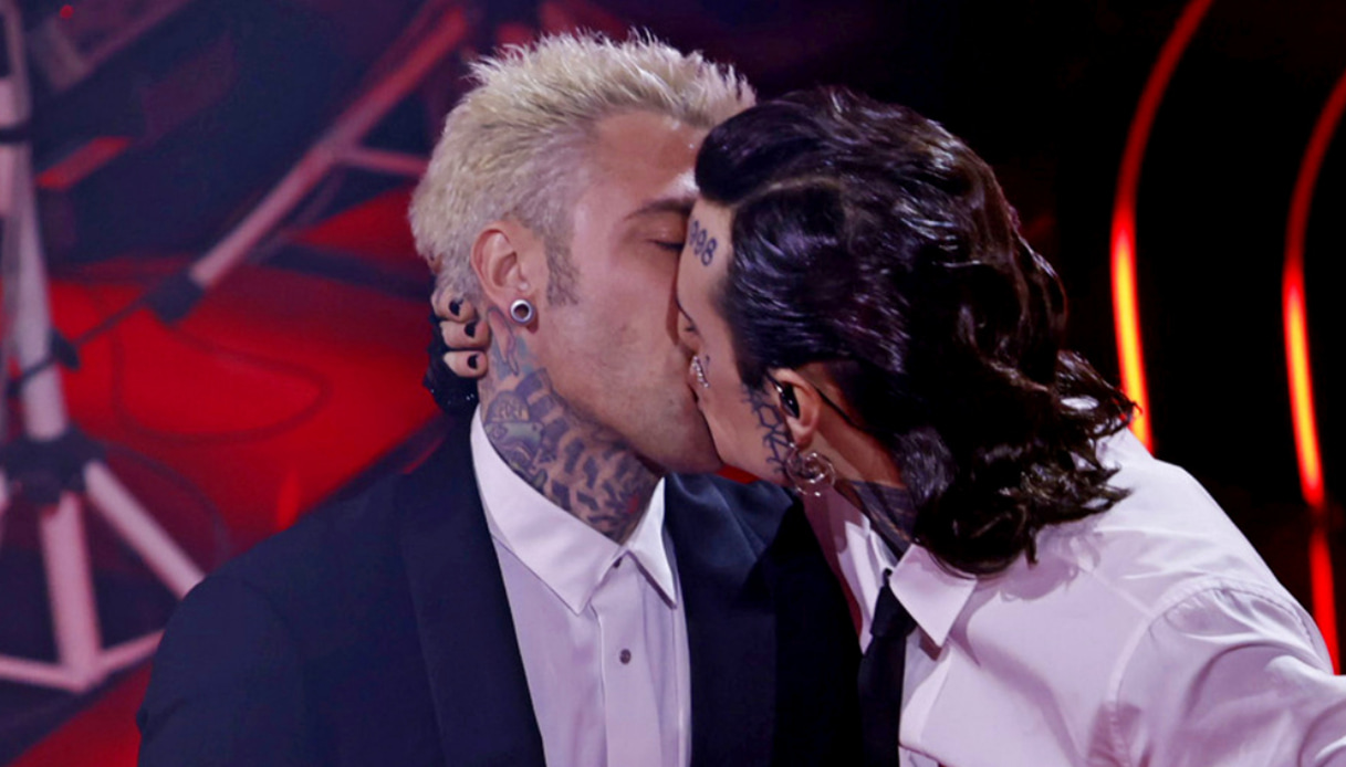 Che fine ha fatto Fedez? Dopo il bacio con Rosa Chemical è sparito da Instagram