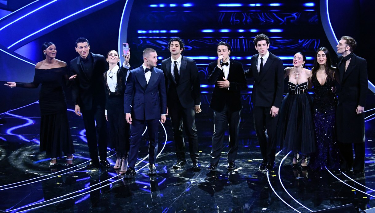 Il cast di MareFuori