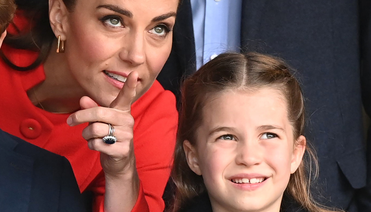 Cosa ci facevano Kate Middleton e Charlotte in un vecchio pub? La richiesta inaspettata