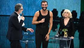 Luciana Littizzetto spoglia Marco Mengoni a “Che tempo che fa”