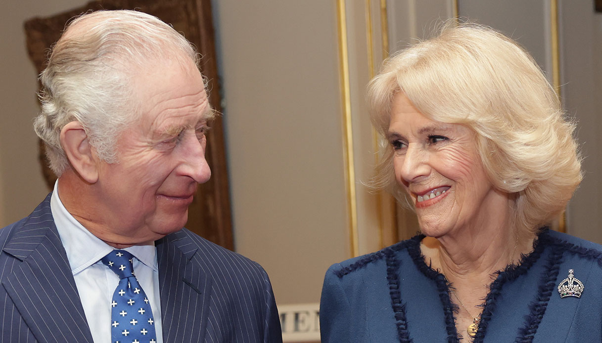 La storia di Carlo e Camilla, da amanti a Sovrani