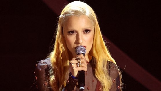Sanremo 2023, i look del 10 febbraio, quarta serata: Levante sensuale e romantica