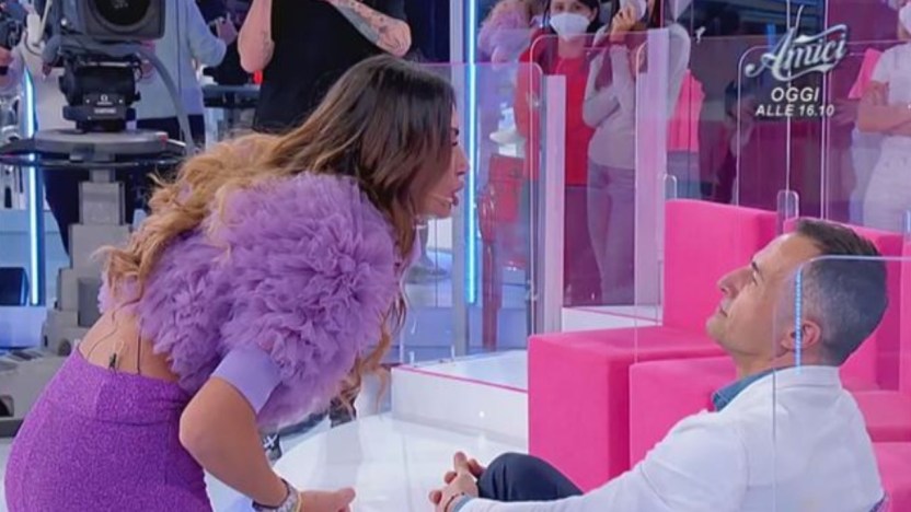 Uomini e Donne, scenata epocale di Ida Platano: “Poveraccia a chi? Vergognati!”