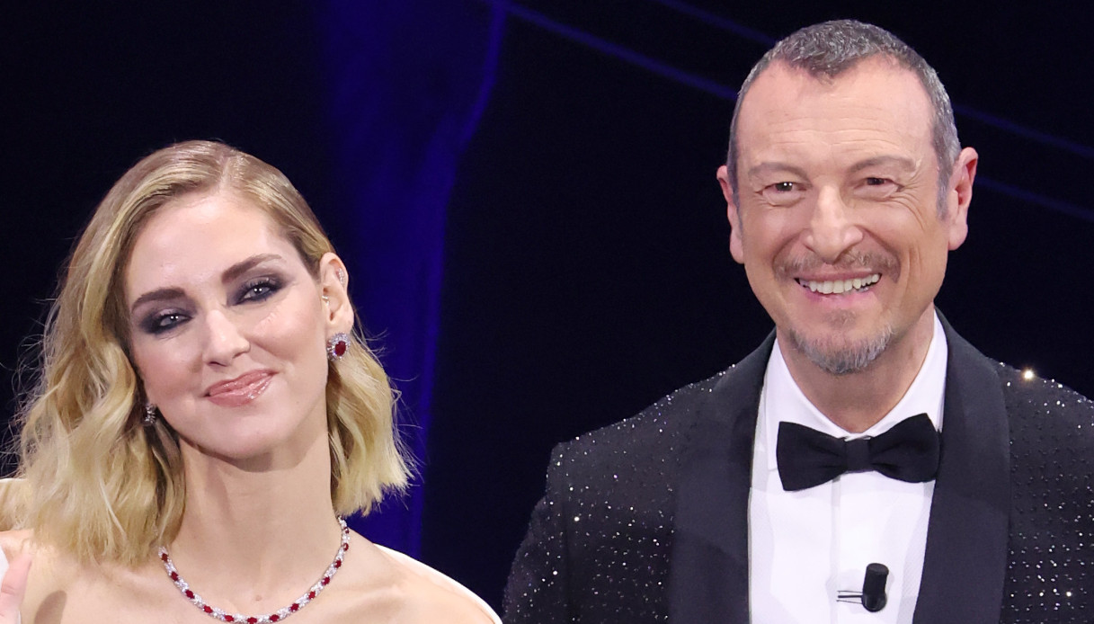 Sanremo 2023, Chiara Ferragni debutta con un messaggio. Amadeus impeccabile