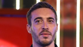 Antonino Spinalbese a casa: il primo abbraccio con Luna (e i commenti per Belen)