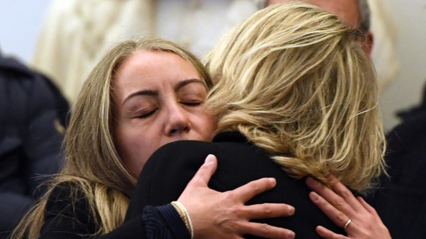 Commozione ai funerali di Maurizio Costanzo, Camilla: “Non hai avuto tre figli, ma molti di più”