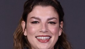 Emma Marrone sensuale alla Milano Fashion Week: body a rete e gonna in vinile