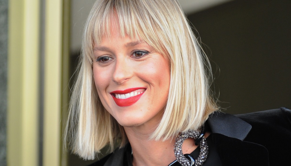 Federica Pellegrini, look total black a “C’è Posta per te”: il dettaglio tutto da copiare