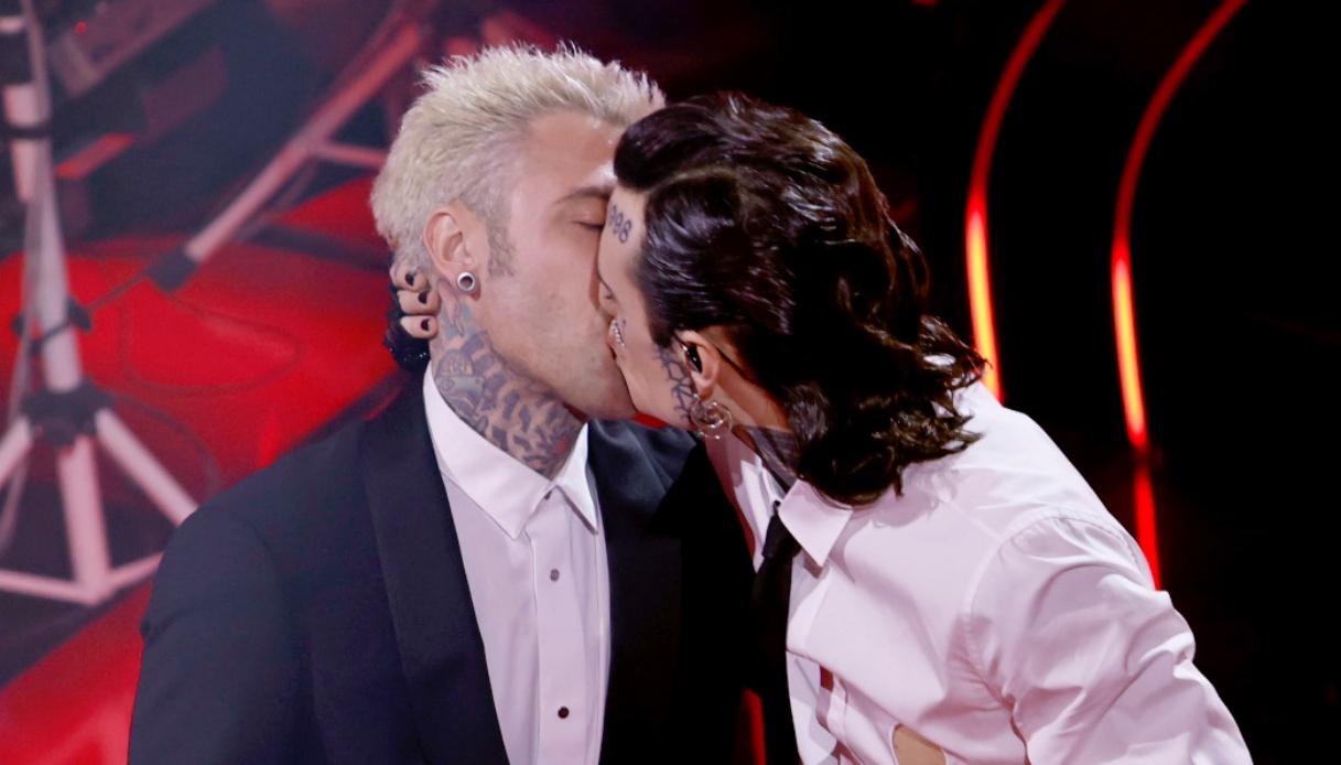 Fedez e Rosa Chemical: “Vergogna, volgarità”. È ancora polemica per Sanremo