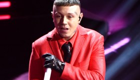 Chi è Lazza, il rapper-pianista che ha conquistato il podio di Sanremo 2023