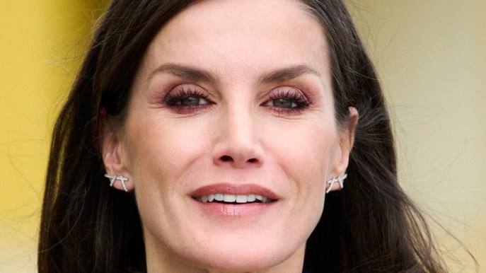 Letizia di Spagna contestata: la controversa giacca in pelle di 6 anni fa